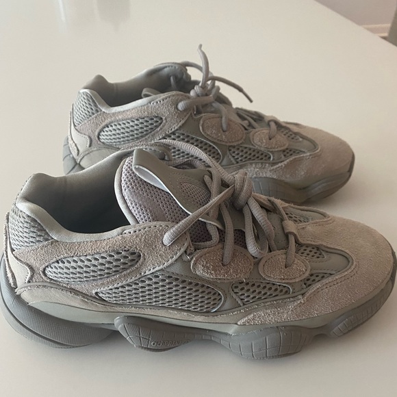 Yeezy 500 Mens size 7.5 Ash Grey, tags and box included